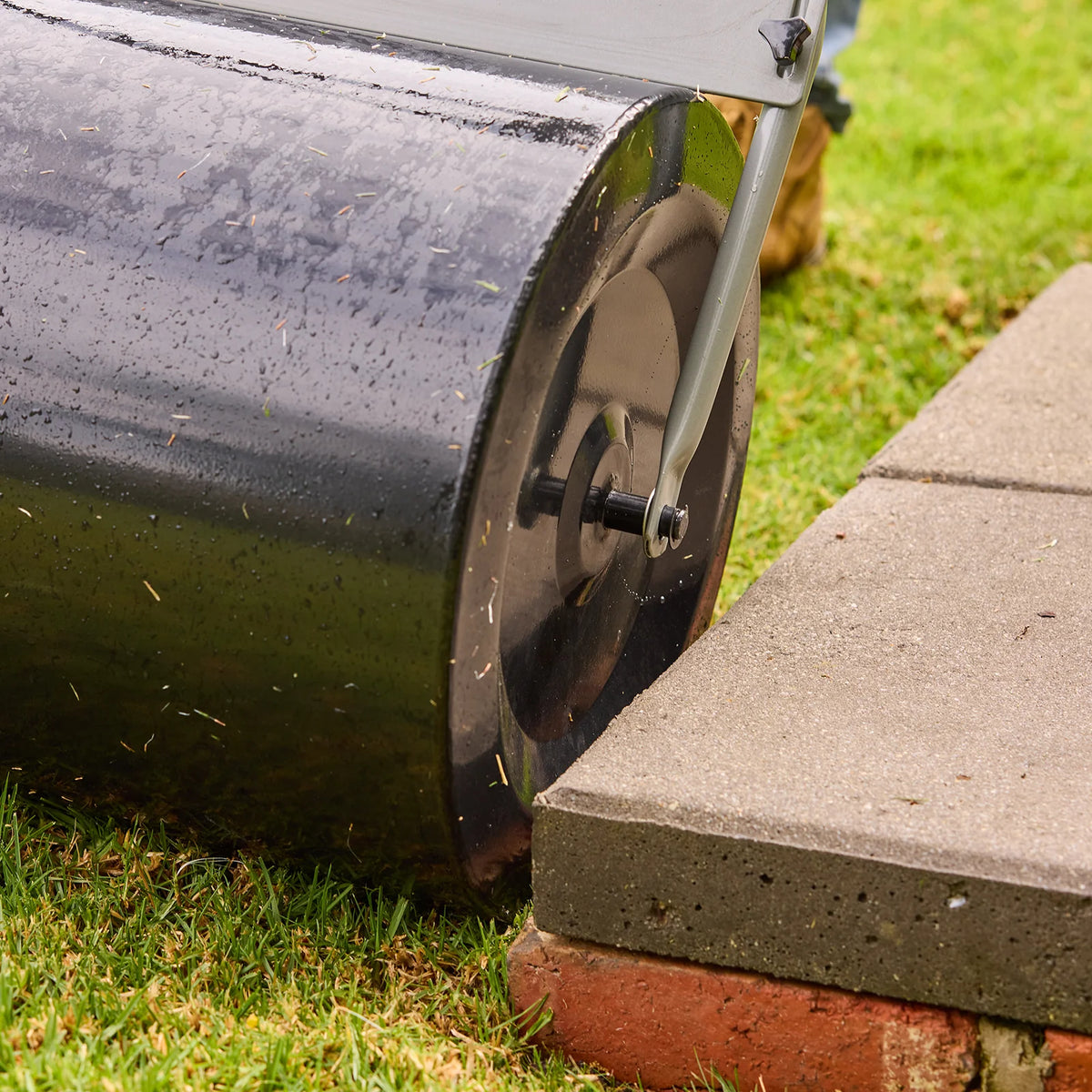 Cyclone 60L Steel Garden Roller (slightly damaged outer box)